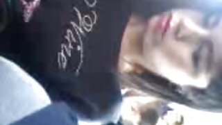 Bella cagna si muove su un grosso vecchie troie porno cazzo