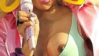 Faccia piena di sperma prostituta in vecchie tettone troie occhiali dopo il suo pompino