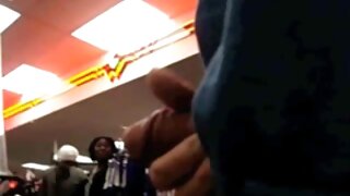 Compagno indecentemente avvolto e finito vecchie nonne porche la ragazza sul suo stomaco