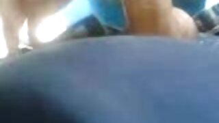 Una bruna spettacolare ha rapito un giovane porno nonne troie macho a una festa