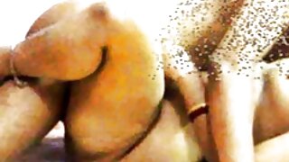 Una donna sensuale piantato le dita nella figa per il pavimento video porno vecchie troie