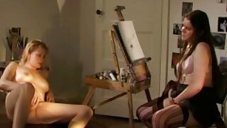 Ninfa esperta con una bocca funzionante macina il vecchie troie grasse pene di suo marito davanti alla telecamera