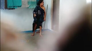 Una ragazza decente succhia cazzi a due dorks nonne porche tettone