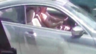Dopo un film intimo, inserisce un cazzo in una ragazza vecchi troie