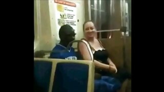Un video porno vecchie troie gratis gentiluomo nudo rilassato e scopata la ragazza con il cancro