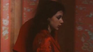 Procace signora seduce uno studente in pubblico video porno vecchie troie