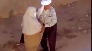 Il cowboy assapora perfettamente il berretto della ragazza con la video porno nonne troie bocca