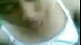 L'operatore ha rapito una giovane donna nuda nonne porcone e l'ha scopata sul divano
