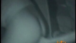 Giovane pulcino seduto sul vecchio nonne porche porno pene con una vagina